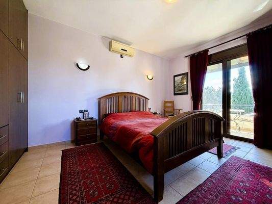 Villa mit Panoramablick auf Meer und weiße Berge auf einem 5.159 m² großen Privatgrundstück