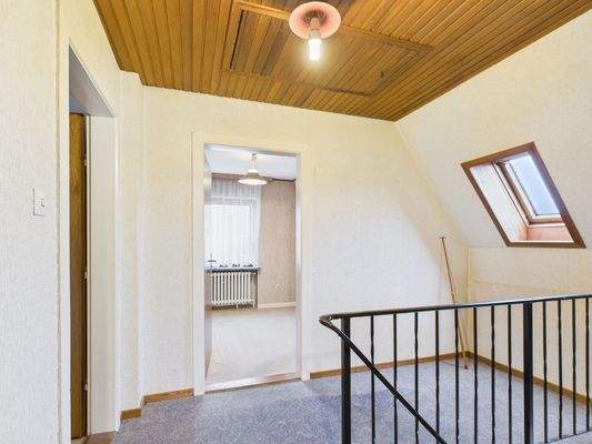 Flur -- Obergeschoss - Lütt Immobilien - Selent