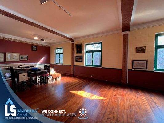 Einheit 1 Halle/Galerie