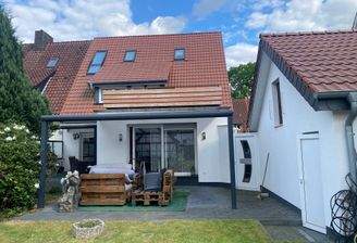 Überdachte Terrasse vom Wohnzimmer