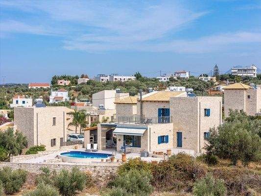 Kreta, Loutra: Steinvilla mit wunderschönem Meerblick zu verkaufen