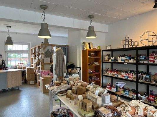 Großzügige Ladenfläche mit WC und kl. Abteil