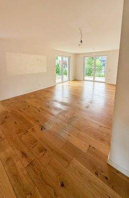 helles und freundliches Wohnzimmer.jpg