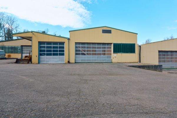 Halle 2 mit Nebengebäude