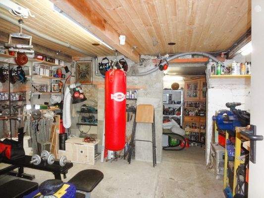 Kellerräume mit Werkstatt, Fitnessecke, Vorratslager
