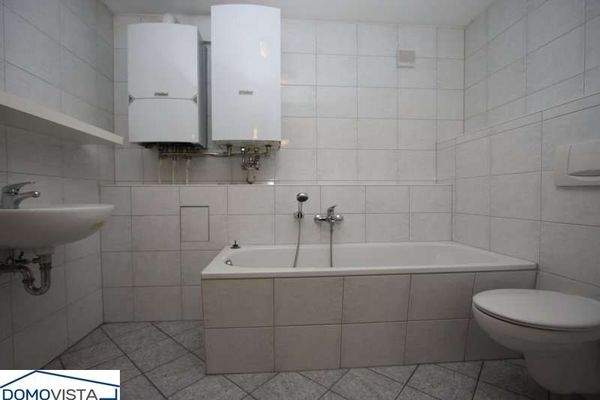 Wannenbad mit Gas-Etagenheizung