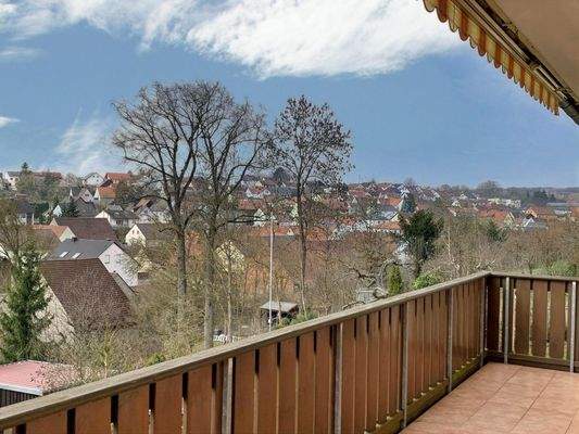 und schöner Aussicht über Hambach