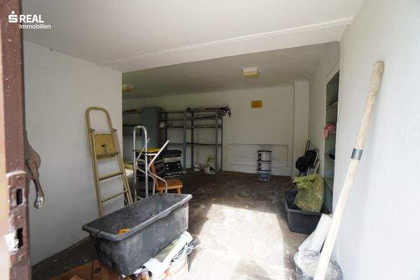 Garage innen 2