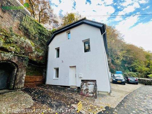 Eingang und Stellplatz Einliegerwohnung