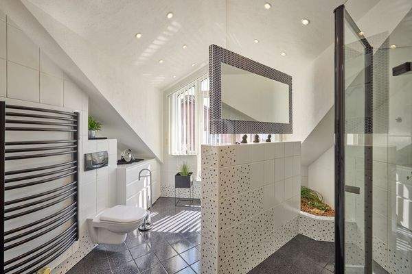 Badezimmer DG Wohnung III