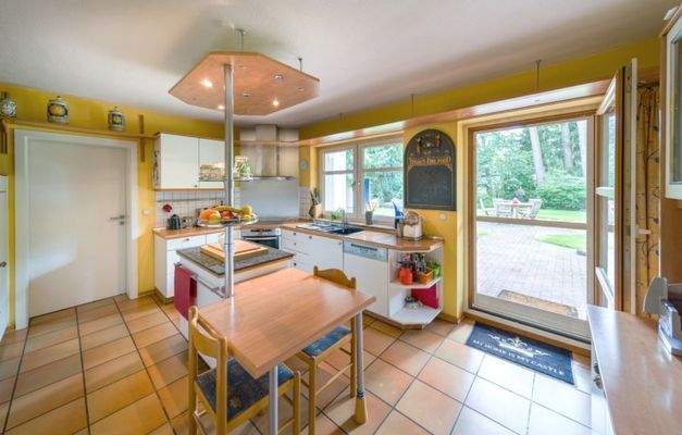 Küche mit Zugang Garten