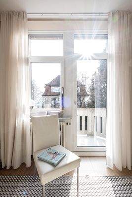 Ankleidezimmer mit Balkon