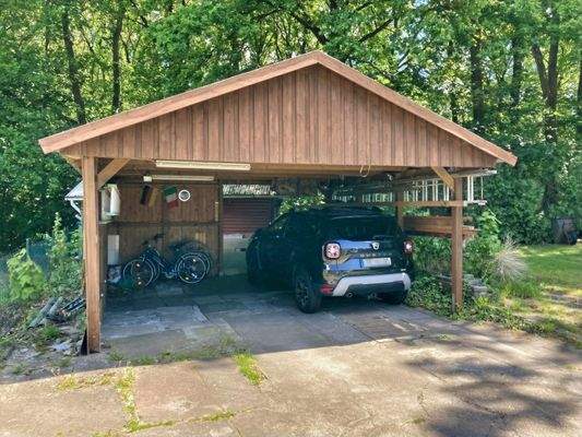 1 PKW Stellplatz im Carport gehört zum Haus