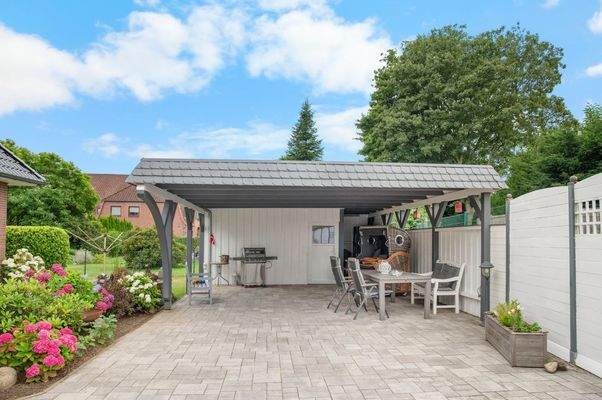 Carport mit Schuppen