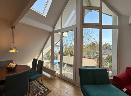 Wohn-Ess-Zimmer - Blick zum Balkon