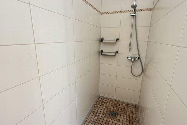 große Walk-In-Dusche