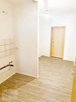 Kochnische mit Blick Richtung Flurbereich