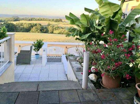 Terrasse und Aussicht 