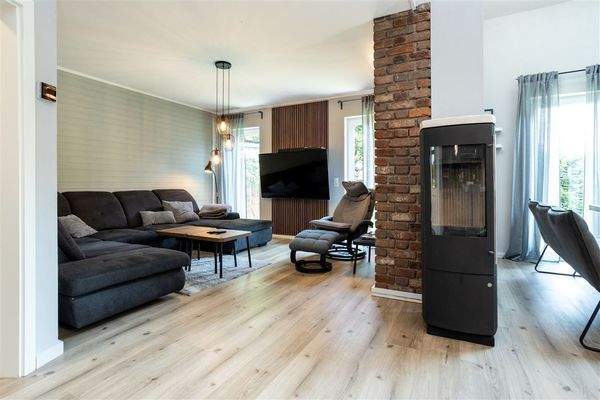 Wohnbereich mit Kamin im EG, Wohnhaus