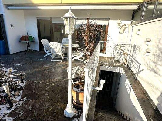 Terrasse / Kellerzugang