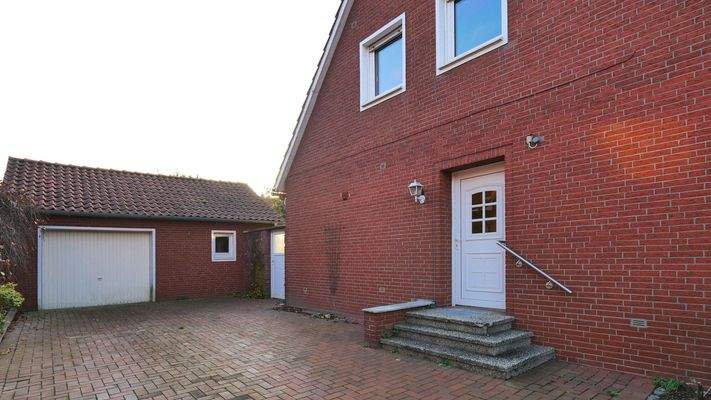 V1638 Auffahrt - Seiteneingang