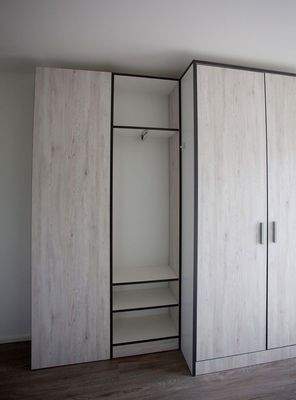 Garderobenschrank