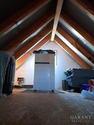 Dachboden mit Stromspeicher