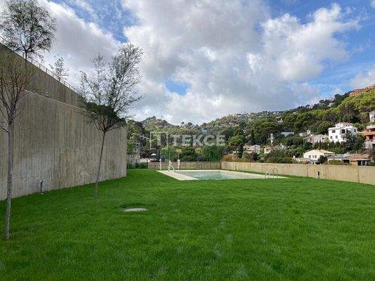 Luxury Beachfront Apartments Surrounded by Nature in Begur