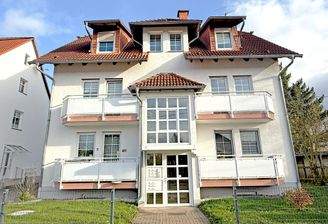 Frontansicht der Wohnung in der Hochparterre links