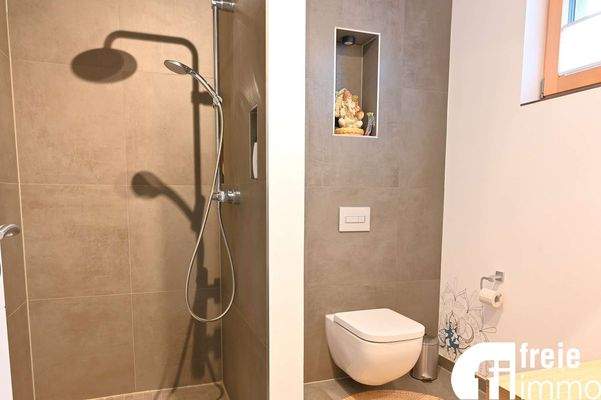 Gäste-Bad mit Dusche