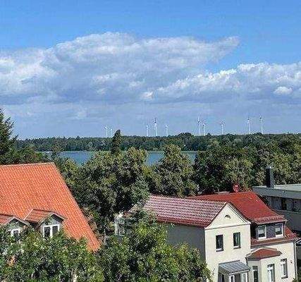 Viel Licht (Blick aus Beispielwohnung)