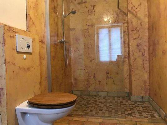 EG LI 2 Zimmer 450,00€ KM