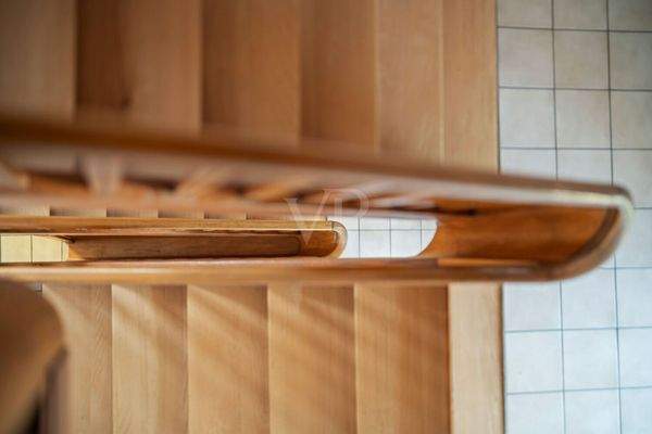 Blick vom oberen Geschoss durch das Treppenhaus 