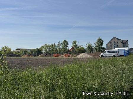Blick auf den Standort, aktuell Erschließungsarbeiten