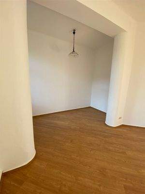 Niesche im Wohnzimmer