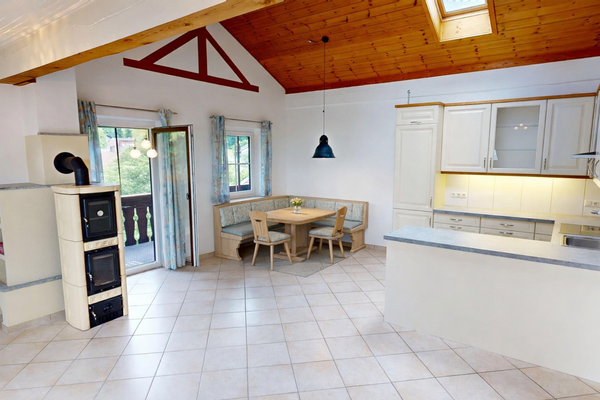 Gemütliches Alpendachgeschoss mit offener Küche (KI-Generiert) 