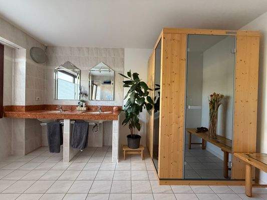 1.OG - Bad mit Infrarotkabine