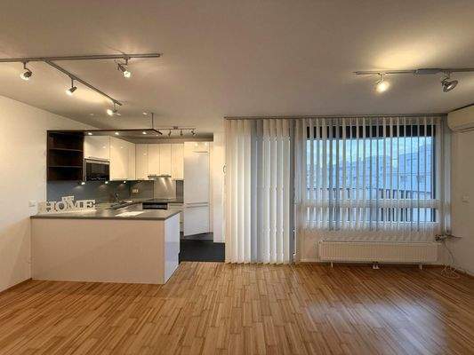 Wohn- / Essküche, klimatisiert / Deckenleuchten