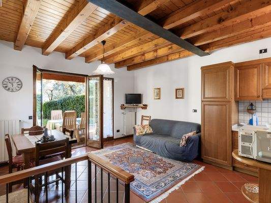 Esszimmer mit Gartenblick 1.jpg