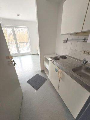 Kleine Küche mit Balkon
