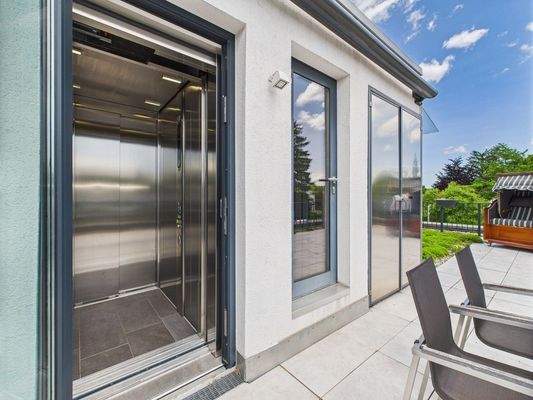 Aufzug zur Dachterrasse