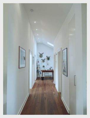 11 Oberer Flur - Blick zum Vorraum.jpg