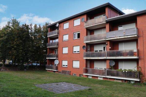 Rückansicht - vor Sanierung der Balkone