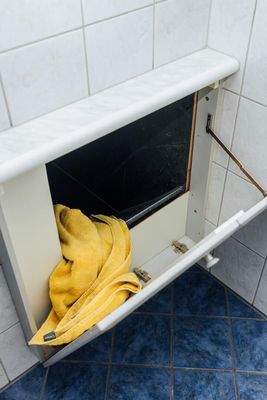 ... und Wäscheschacht in den Keller