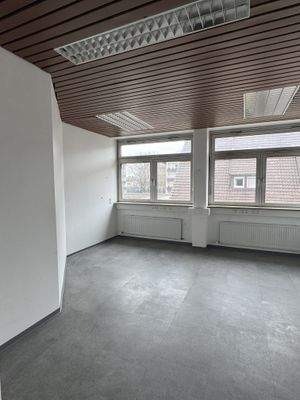 Büro-/Praxisflächen