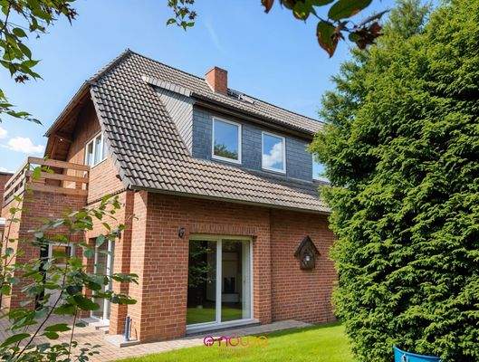 Gartenseite mit Terrassentür