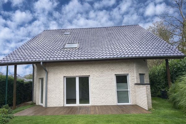 Rückansicht des Hauses (Gartengestaltung beispielhaft)