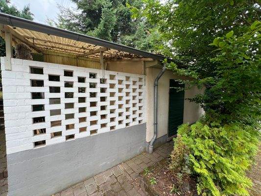 Schuppen mit Terrasse