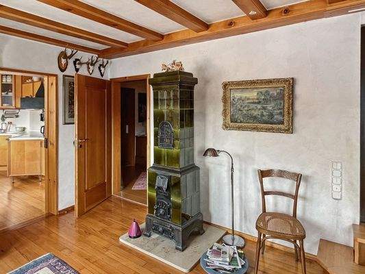Esszimmer m. Kachelofen 1. OG
