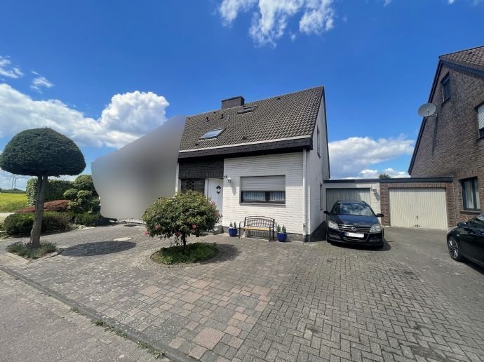 Doppelhaushälfte in ruhiger Lage von Jüchen-Hochneukirch * direkt am Feld * ca. 128 m² *